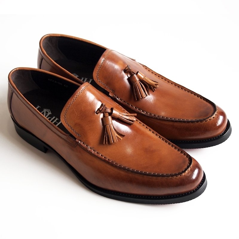 [LMdH]D1B12-89 Hand-finished calfskin tassel loafers in brown. - รองเท้าลำลองผู้ชาย - หนังแท้ สีนำ้ตาล