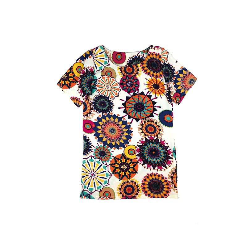 Priceless knew │ │ geometric totem shirt printing VINTAGE / MOD'S - เสื้อยืดผู้หญิง - วัสดุอื่นๆ 