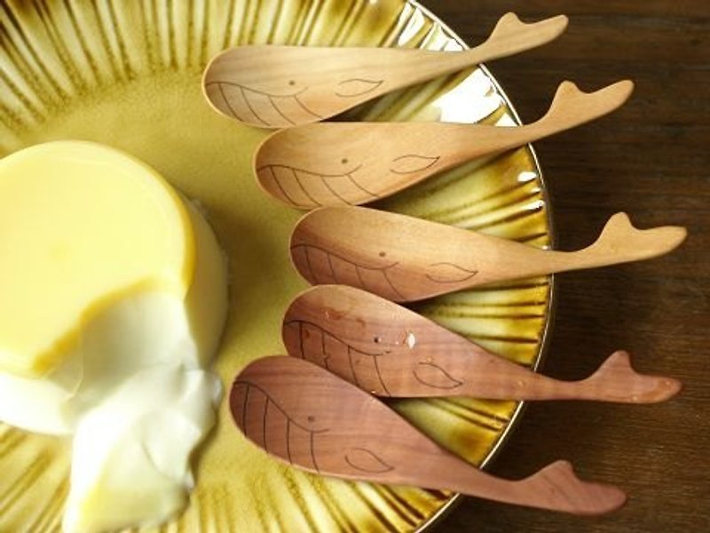 日本廠商籐芸出品 可愛動物園 天然木製點心匙   鯨魚  (單支) - Cutlery & Flatware - Wood Brown