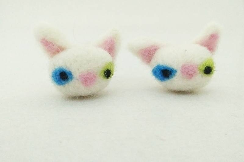 Miniyue wool felt mini ear ear white different pupil cat made all handmade - ต่างหู - ขนแกะ ขาว
