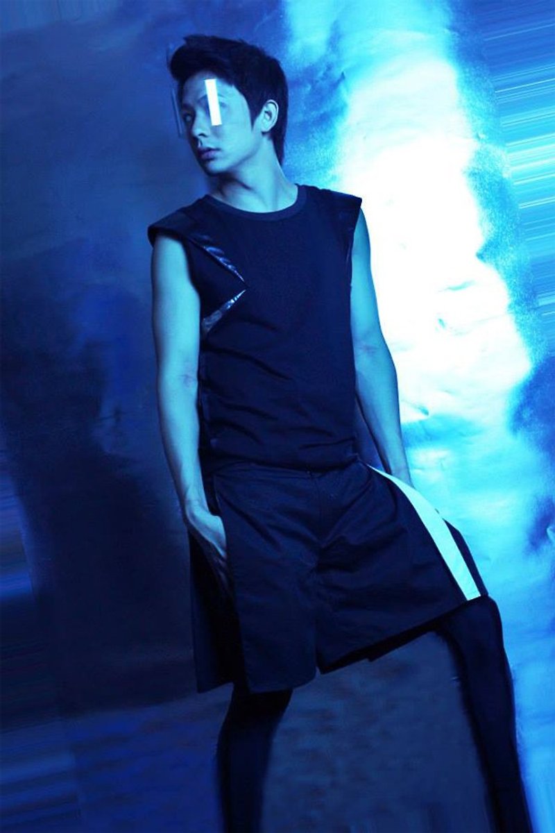 台灣設計師品牌 男裝 流行設計 時尚前衛 假墊肩拼接皮革 圓領 無袖上衣 黑色 - 男 T 恤 - 其他材質 黑色
