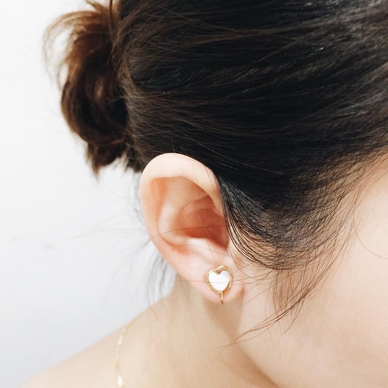 (Limited) natural stone | white heart-shaped ear clip Treadstone / ear earring - Earrings & Clip-ons - Gemstone White