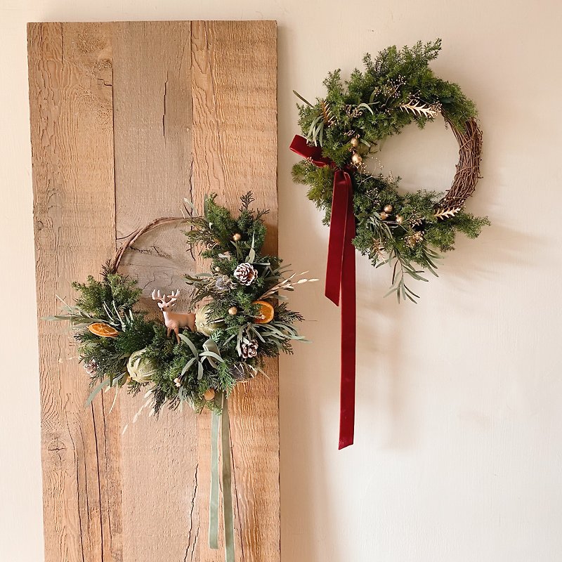 Everlasting Cedar Christmas Wreath Half Circle Wreath - ของวางตกแต่ง - พืช/ดอกไม้ สีเขียว