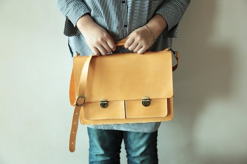 Briefcase with double front pockets | Customized leather | Customized typing | - กระเป๋าแมสเซนเจอร์ - หนังแท้ 