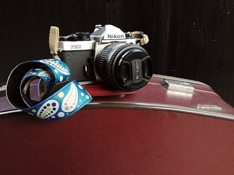 [Endorphin] Hand Strap cowhide + cotton belt metal buckles [+] Turkey Bay - ที่ใส่บัตรคล้องคอ - ผ้าฝ้าย/ผ้าลินิน สีน้ำเงิน