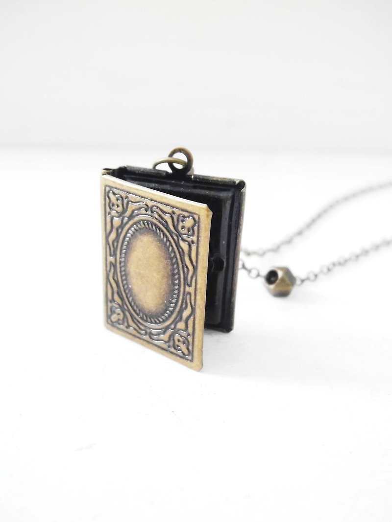 Simple retro nostalgia small books Classical carved small treasure box small box small box with bronze necklace - Necklaces - Other Materials Brown