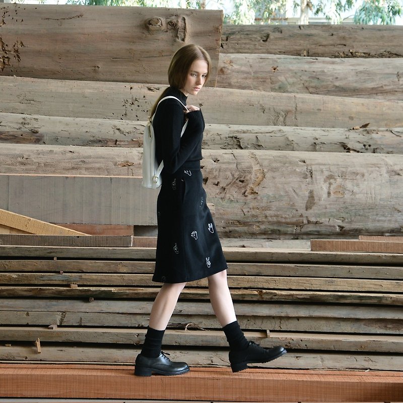 WINTER MSKOOKスカートスカートは黒ジェスチャーウールスカートを刺繍します - スカート - その他の素材 ブラック