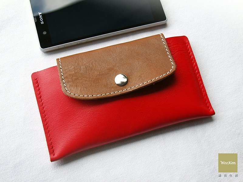 [ WeeKen 維肯生活 ] Cherry Red 手工真皮手機 / 相機 保護套 - 側開釘扣型 (可客製刻印英文名) - Other - Genuine Leather Red