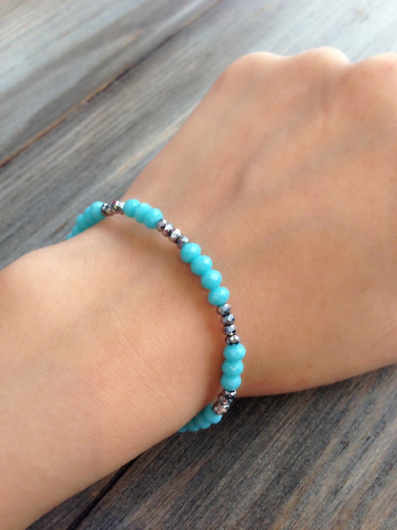 "KeepitPetite" Ocean Wind, Czech Faceted Beads, Bracelet - สร้อยข้อมือ - วัสดุอื่นๆ สีน้ำเงิน