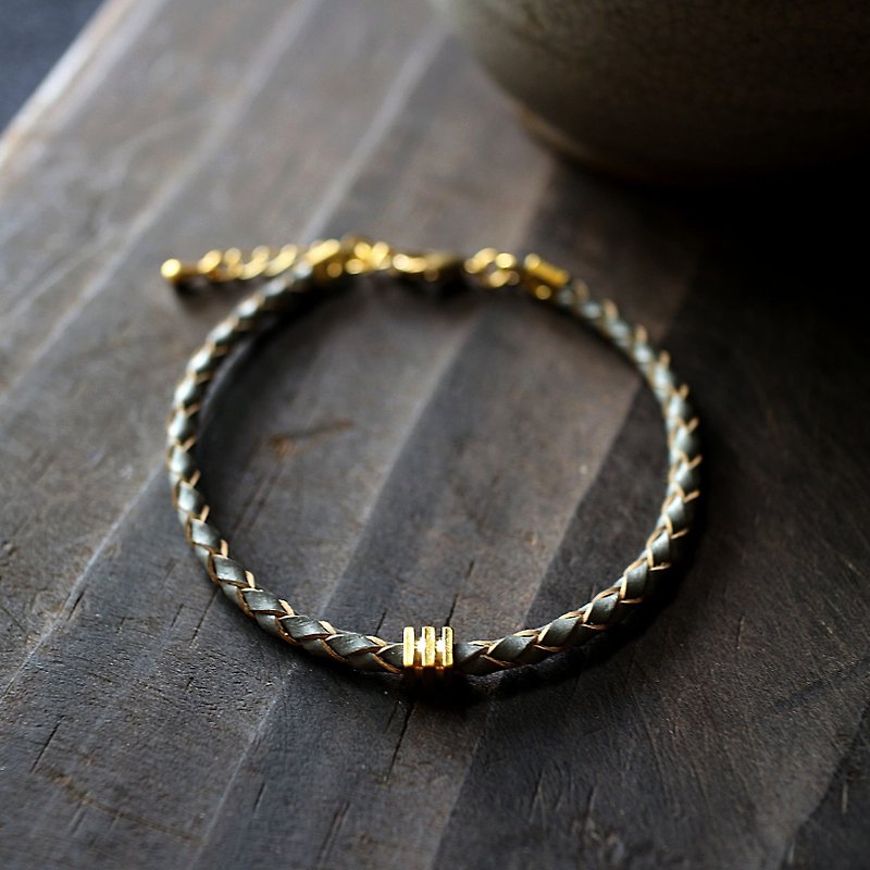 Muse neutral gray series NO.7 simple brass braid leather bracelet - Bracelets - Wood Gray