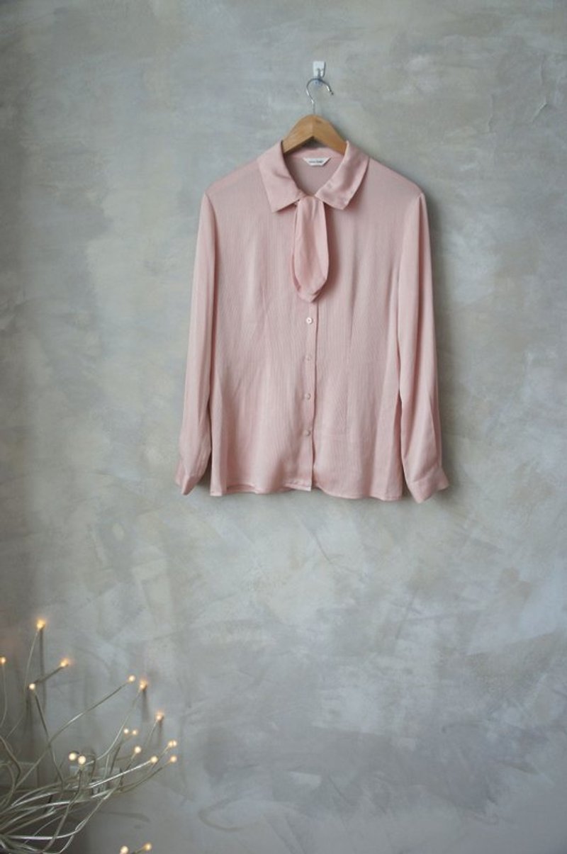 霧粉亮直線紋襯衫 - 恤衫 - 其他材質 粉紅色