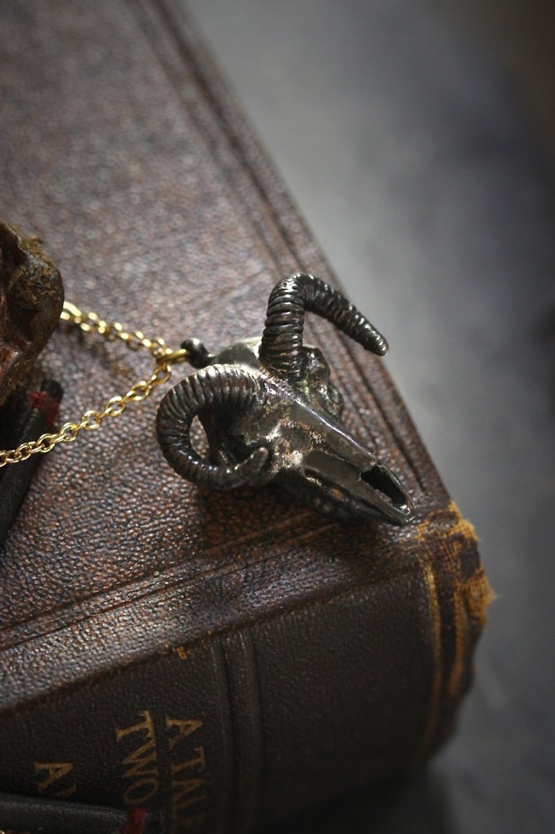 สร้อยคอ Black Goat Skull Necklace by Defy. - สร้อยคอ - โลหะ 