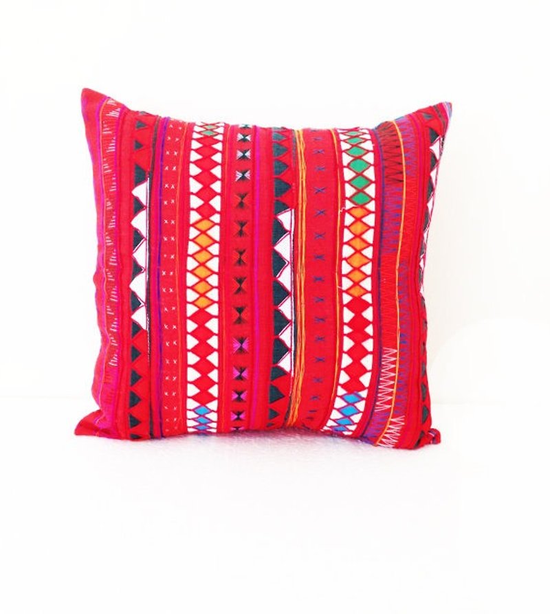 【樂拍子】泰北民族 手織 手作 民族風 抱枕套（紅） - 枕頭/抱枕 - 棉．麻 紅色