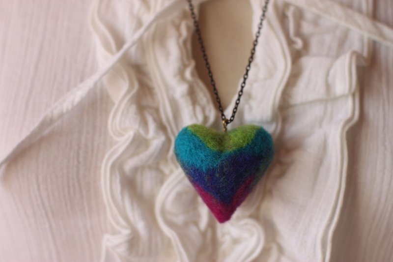 Purple blue gradient love necklace - สร้อยคอ - ขนแกะ หลากหลายสี
