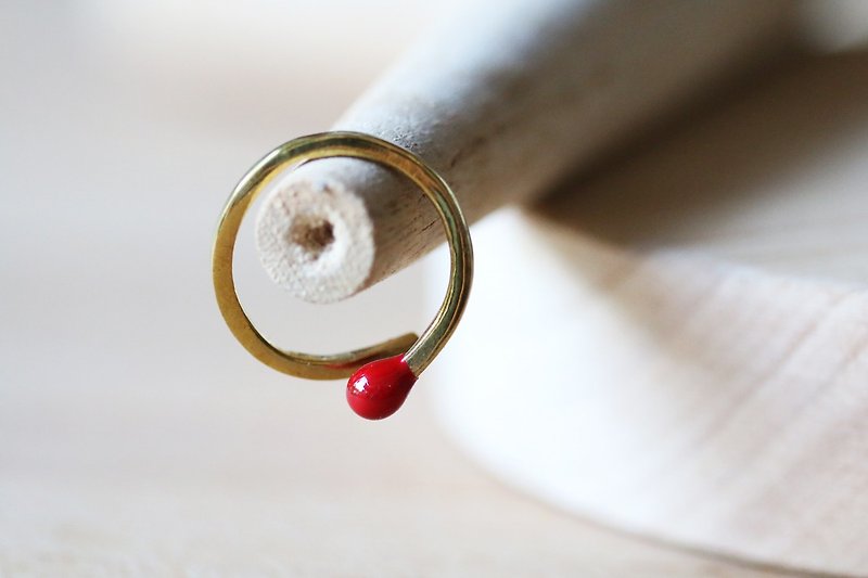 Match red ring by linen. - 戒指 - 其他金屬 
