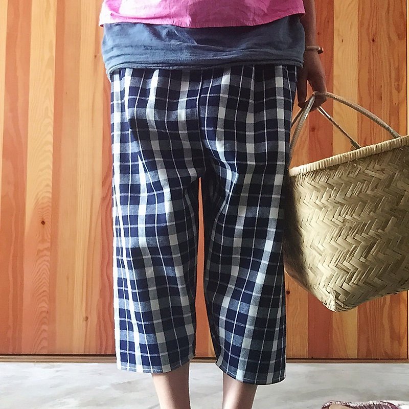 The last one! ! Come and picnic! Natural hand-made cotton clothes thick Scottish classic blue and white squares wide bubble pants nine points - กางเกงขายาว - วัสดุอื่นๆ สีน้ำเงิน