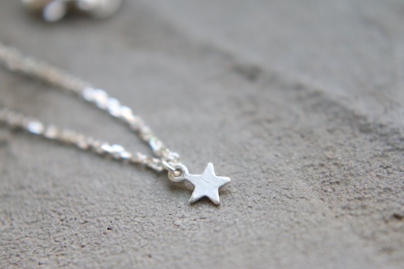 < ☞ HAND IN HAND ☜ > Silver - paper stars Silver Necklace (0491) - สร้อยคอ - โลหะ ขาว