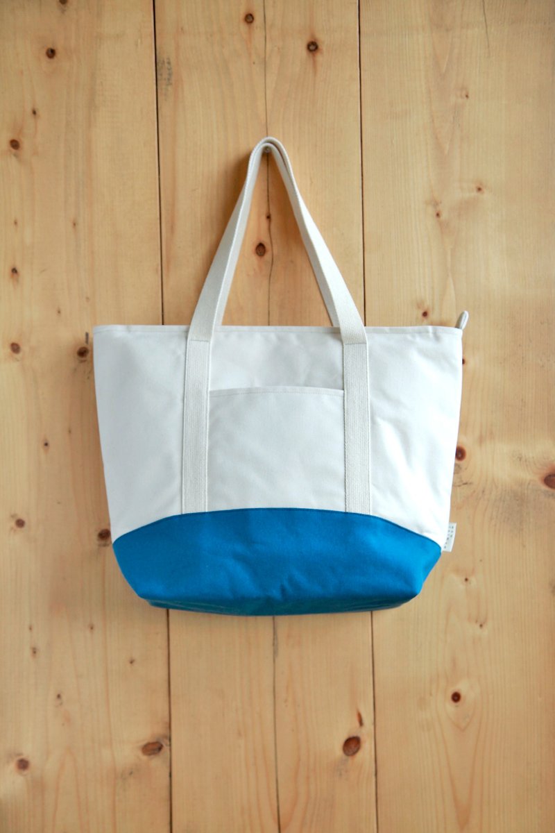 [Early spring shoulder bag] canvas white rice blue - Messenger Bags & Sling Bags - Other Materials 