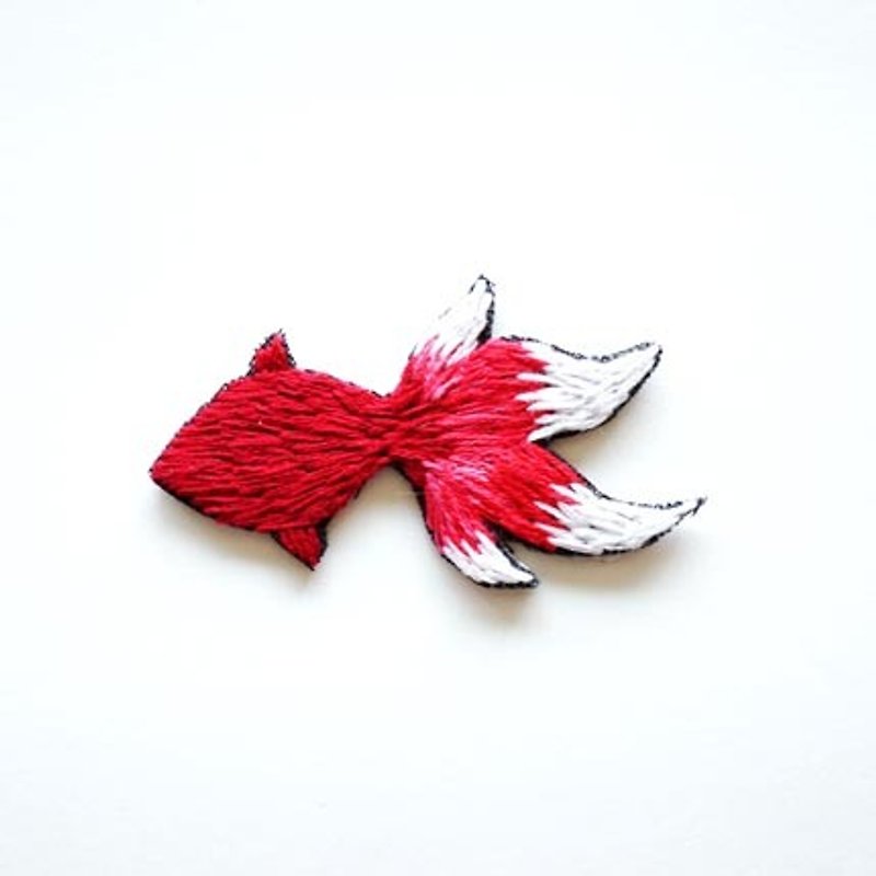 Red glass goldfish hand embroidery brooch - Brooches - Thread Red