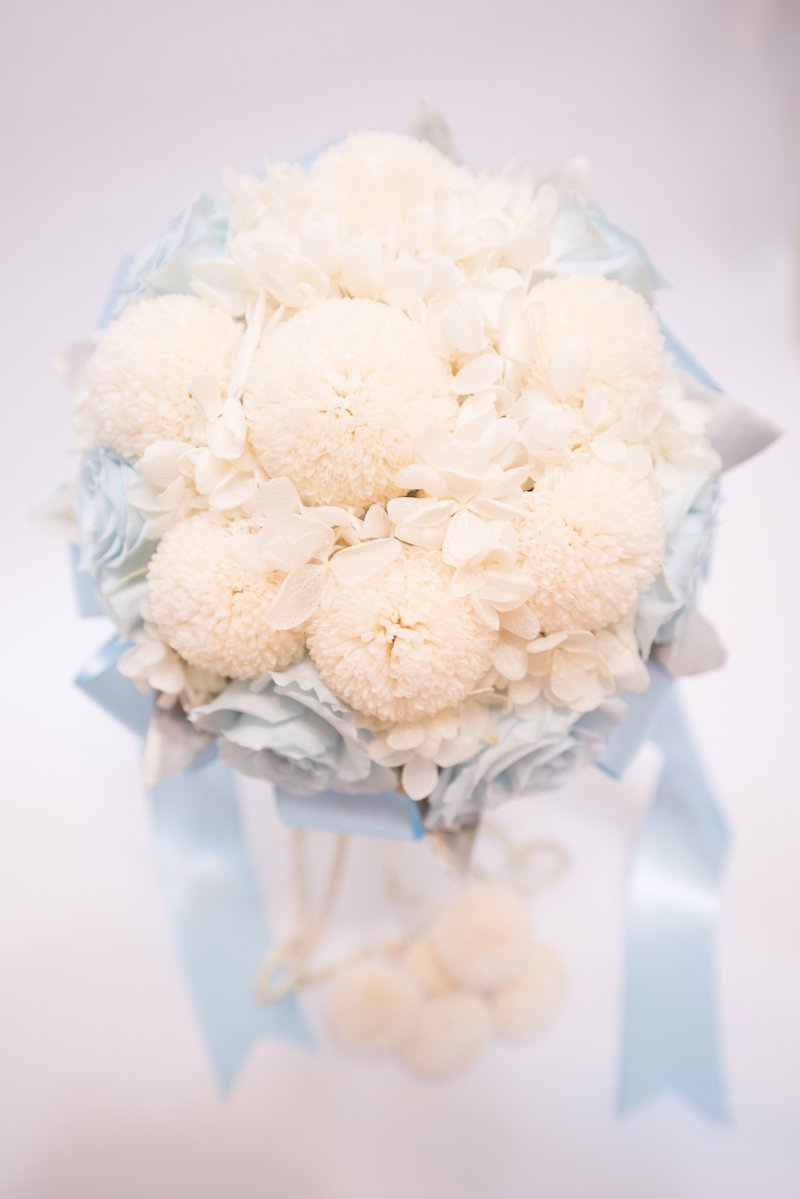 BLUE MOON wedding bouquet with Preserved flowers - ตกแต่งต้นไม้ - พืช/ดอกไม้ สีน้ำเงิน