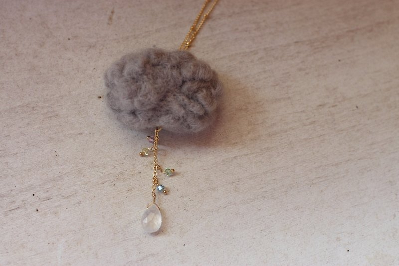 Natural ink tree plant dyed wool cloud necklace with natural moonstone, Swarovski crystals - สร้อยคอ - เครื่องเพชรพลอย สีเทา