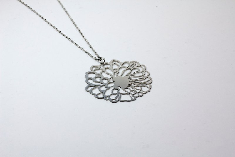Peony Flower Necklace_Nature Series_Making Questions - สร้อยคอ - โลหะ สีเงิน