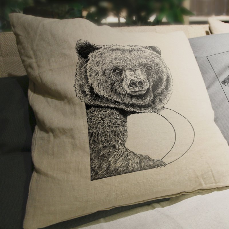 Bear 熊 手繪字母抱枕 - 枕頭/咕𠱸 - 棉．麻 多色