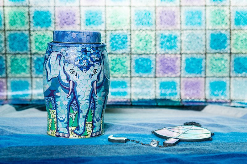【聖誕禮物│交換禮物】Williamson Tea威廉森茶--彩繪玻璃大象茶罐(內含法式伯爵茶/20個原葉三角立體茶包) - 茶葉/漢方茶/水果茶 - 新鮮食材 藍色