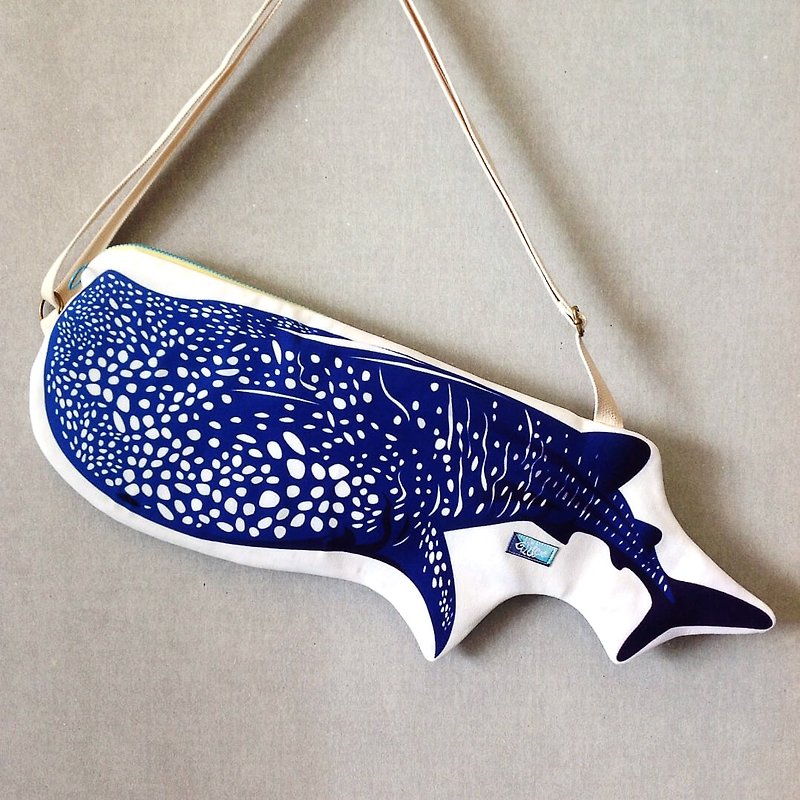 【Organic Cotton】Whale Shark Shoulder Bags - กระเป๋าแมสเซนเจอร์ - วัสดุอื่นๆ สีน้ำเงิน