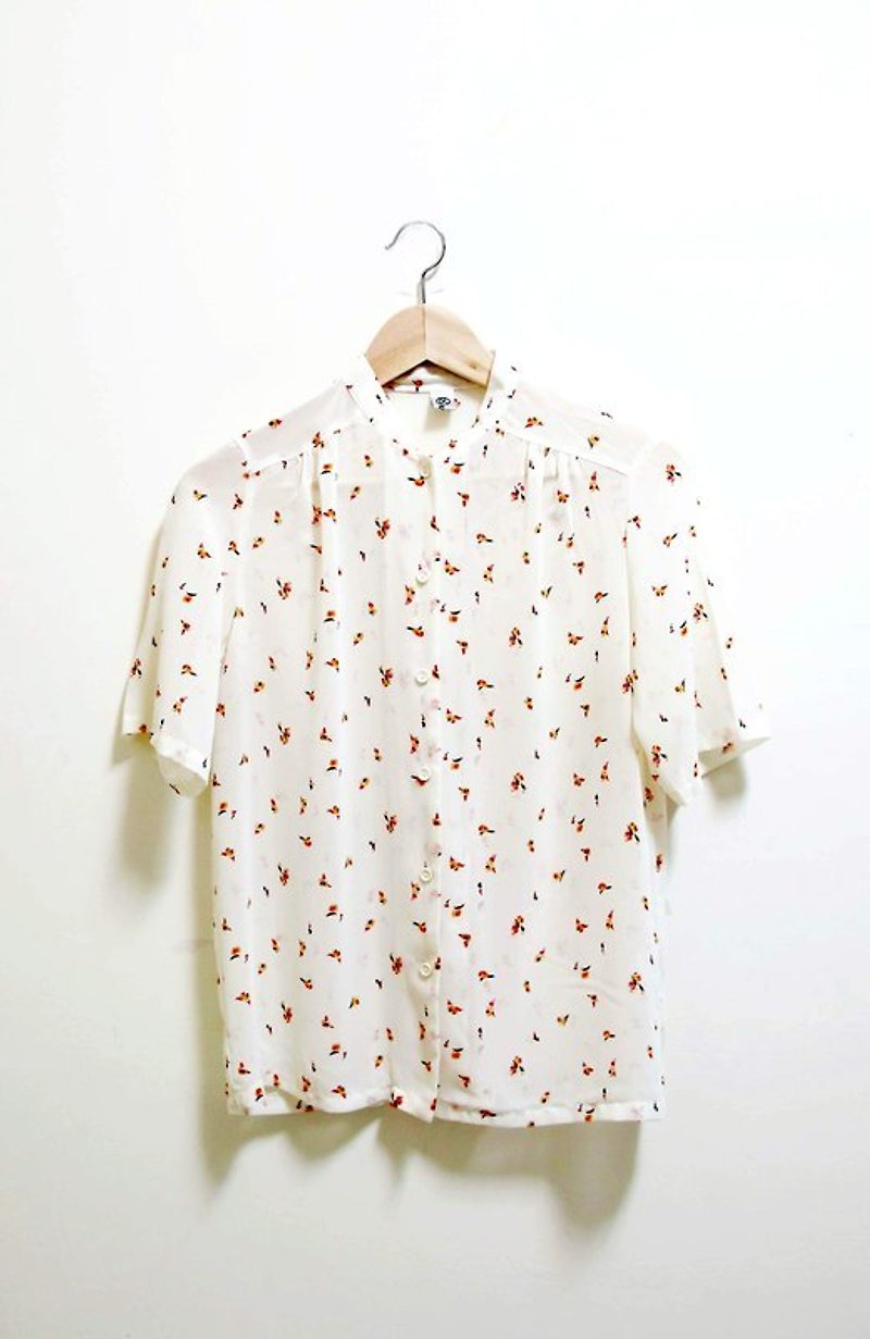 【Wahr】米白短花上衣 - シャツ・ブラウス - その他の素材 多色
