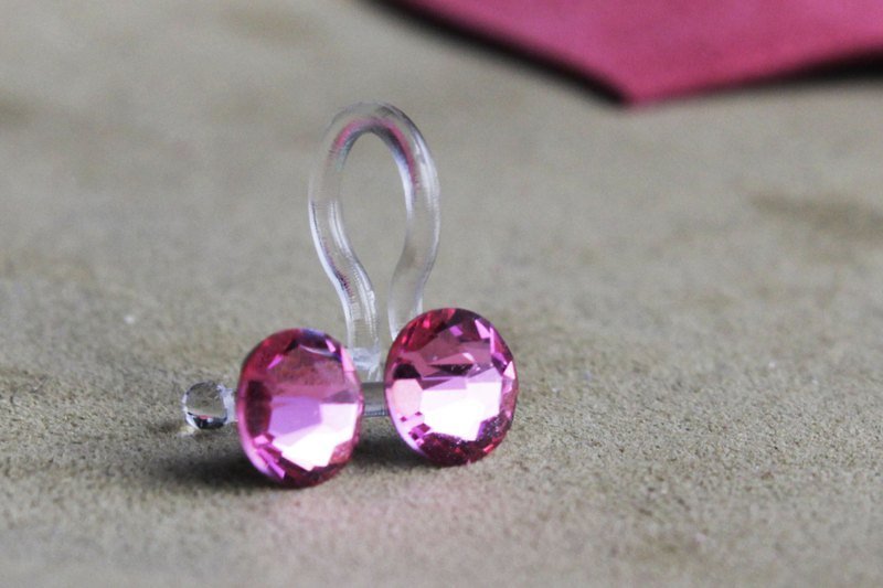 經典。光芒 | SWAROSVKI 簡約水晶玻璃鑽耳環。莓紅 | 針式、夾式 - 耳環/耳夾 - 其他材質 紅色