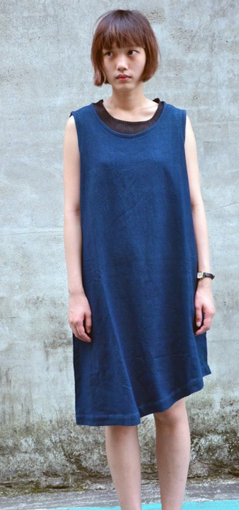 植物染無袖洋裝_湛藍 - ชุดเดรส - ผ้าฝ้าย/ผ้าลินิน สีน้ำเงิน