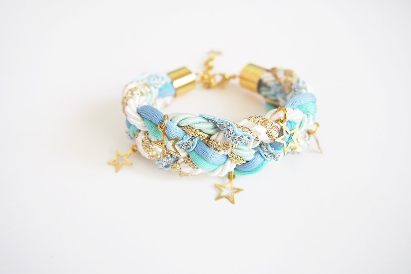 Blue and white braided bracelet - gold tiny star pendants- rope bracelet - friendship bracelet - 手鍊/手環 - 其他金屬 多色
