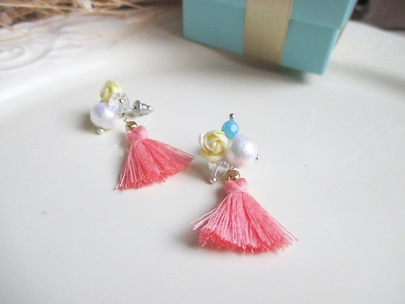 [Flowers summer dream. Small tassel]. Hand Rose X cotton pearls. Against over stainless steel ear. Earrings {needle / cramping} - Earrings & Clip-ons - Other Materials Multicolor