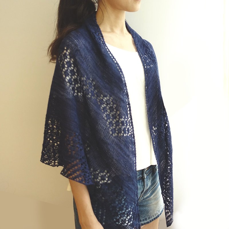 Tsubasa 100%美麗諾羊毛。手工編織蕾絲披肩 - 絲巾 - 其他材質 藍色