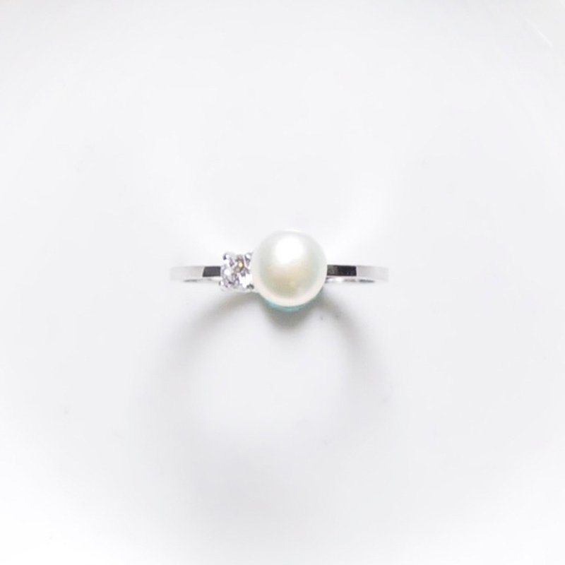 幾何首飾-頂點II 珍珠鋯石銀戒指 尺寸訂做 - 戒指 - 珍珠 白色