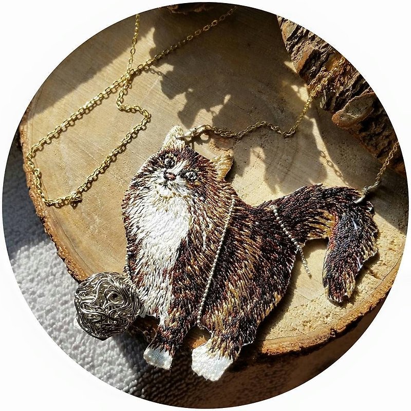 Cat embroidery long necklace cat with wool long necklace - สร้อยคอยาว - วัสดุอื่นๆ สีนำ้ตาล