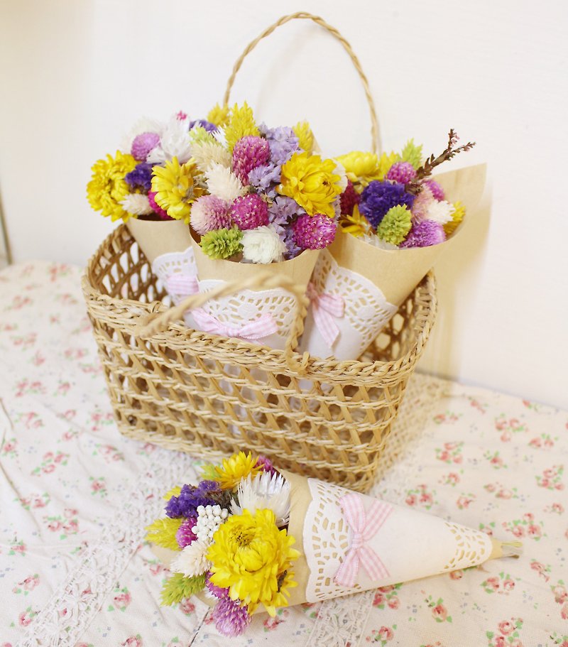 Flover Fulla設計キャンディコーン、乾燥した花のレースの結婚式の小さな結婚式が配置されたブーケウエディングセレモニー - 観葉植物 - その他の素材 