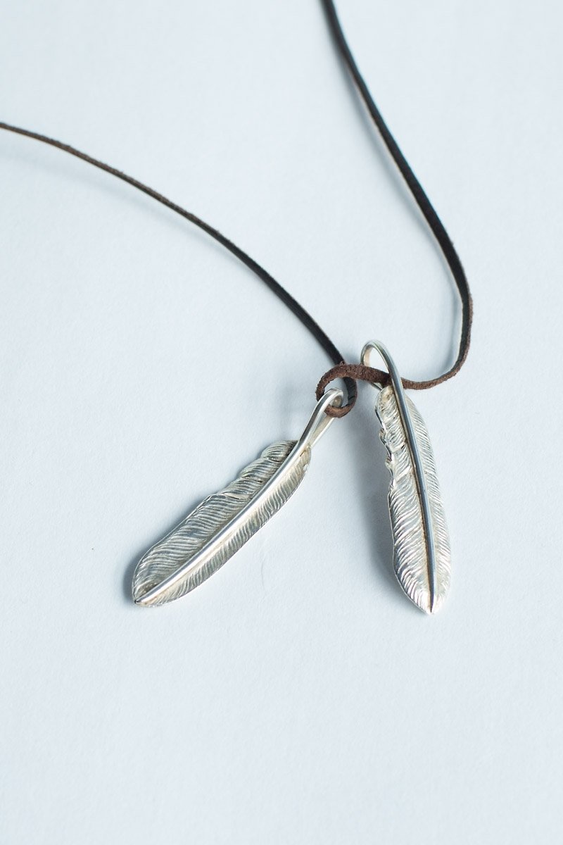 hane handmade feather pendant 925 silver pendant (single) Left / Right Hand roll - Necklaces - Other Metals Gray