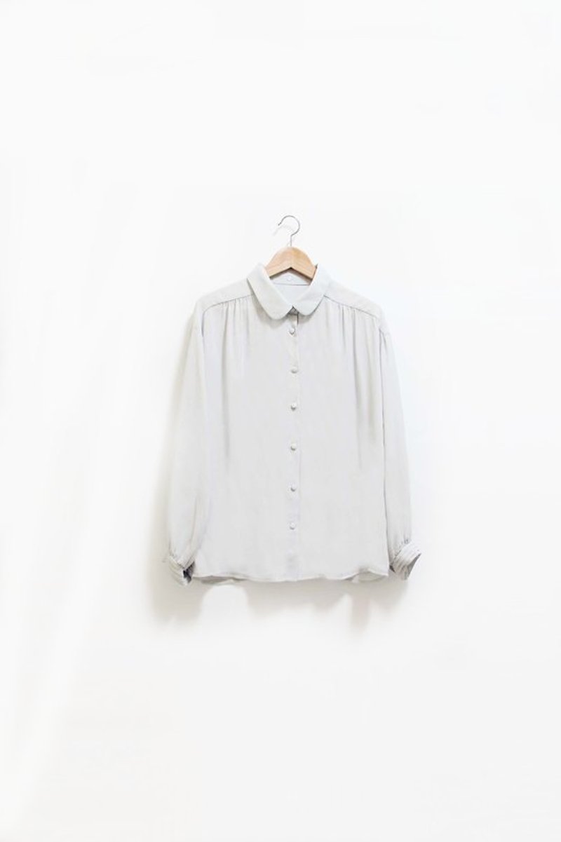 【Wahr】純色淡灰長袖襯衫 - Women's Shirts - Other Materials Multicolor