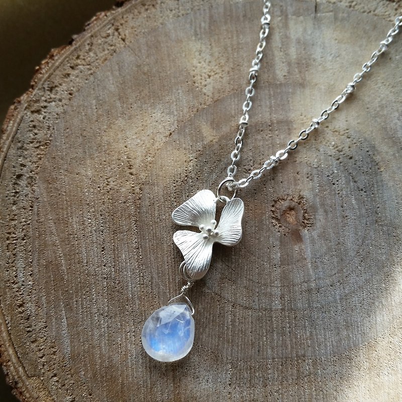 stone no-09 -13MM Moonstone 925 silver necklace 很罕有的大尺寸高質素強藍光月光石/月亮石項鍊 h款 (一物一圖 09) - 項鍊 - 寶石 藍色