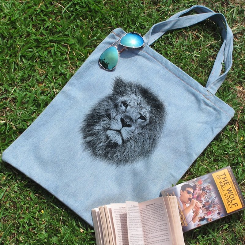 [Customized gift] [Denin Denim Shoulder Bag] Light Blue-Lion - Clutch Bags - Other Materials Blue