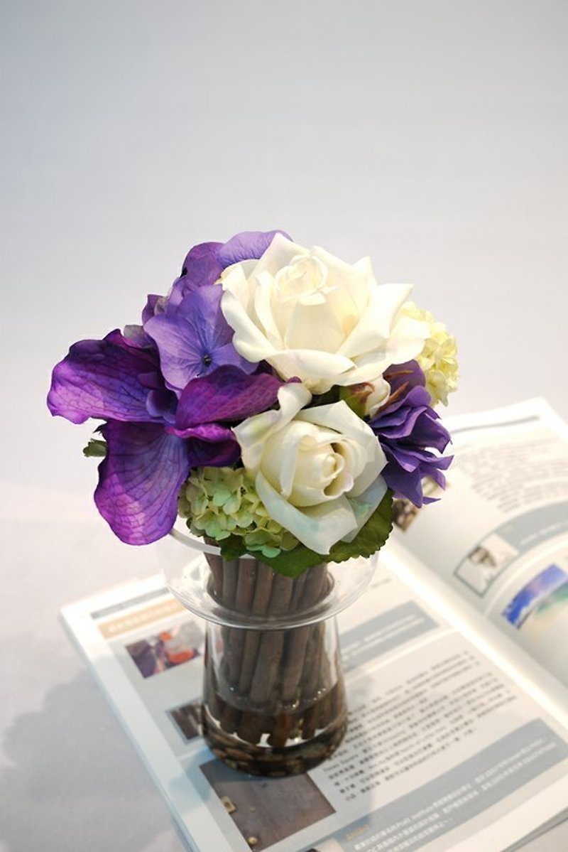 【假水人造花藝】玻璃紫萬代白玫瑰花束  - ตกแต่งต้นไม้ - วัสดุอื่นๆ สีม่วง