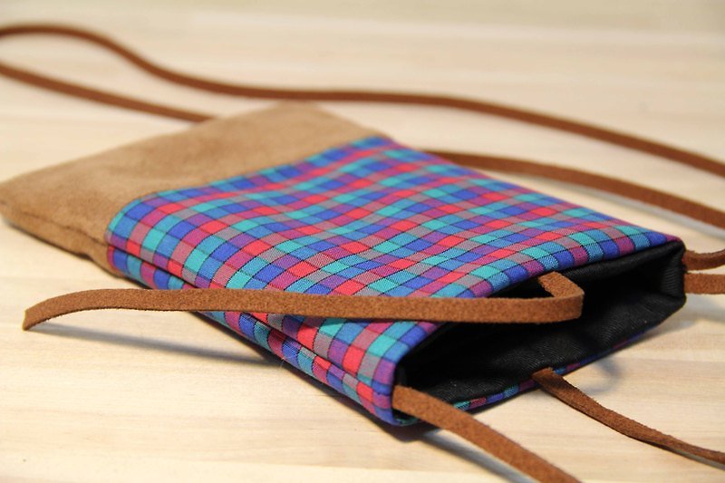 坎佩爾的背袋-深色紅藍格紋拼接麂皮綁帶手機袋 - 其他 - 棉．麻 