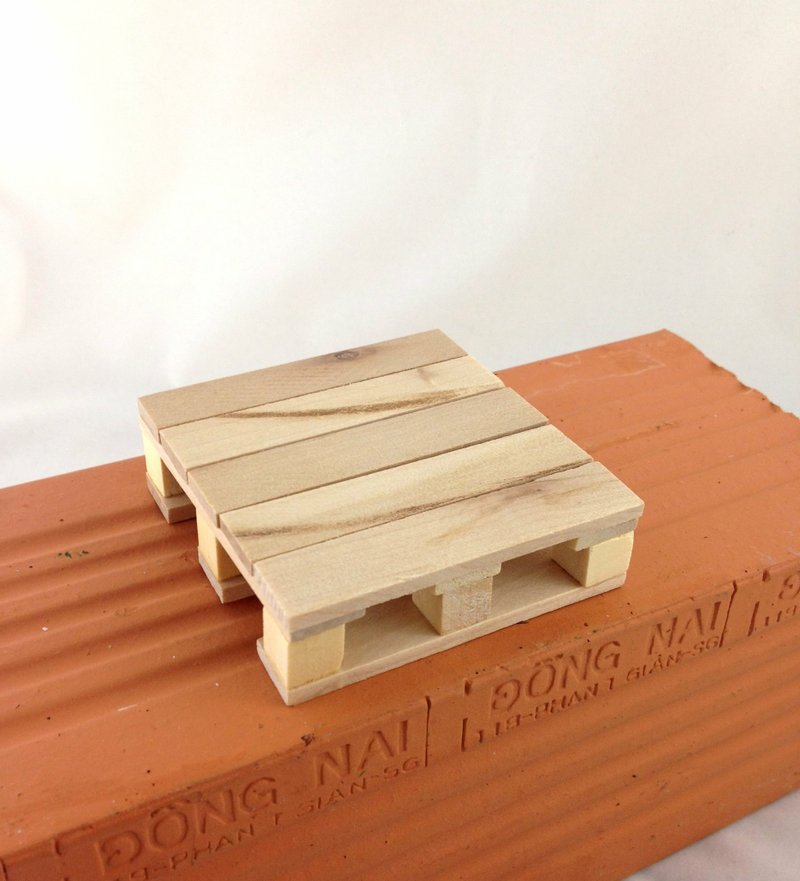 Mini Hand pallet display rack / mat (a group of three) - Wood, Bamboo & Paper - Wood Multicolor