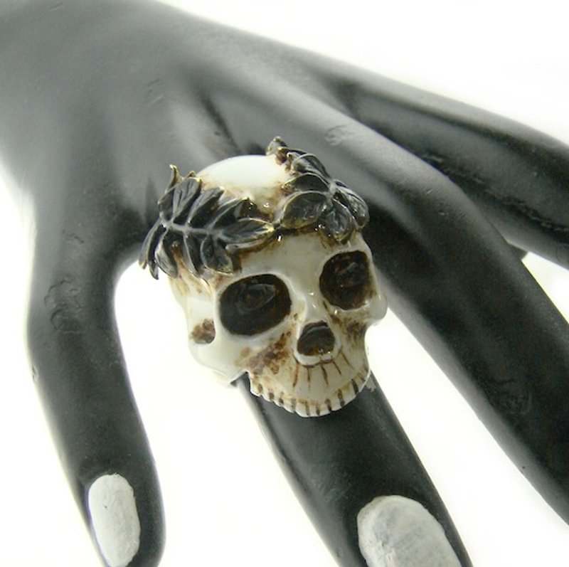 Realistic Skull leaf crown ring in brass with painting enamel ,Rocker jewelry ,Skull jewelry,Biker jewelry - แหวนทั่วไป - โลหะ 