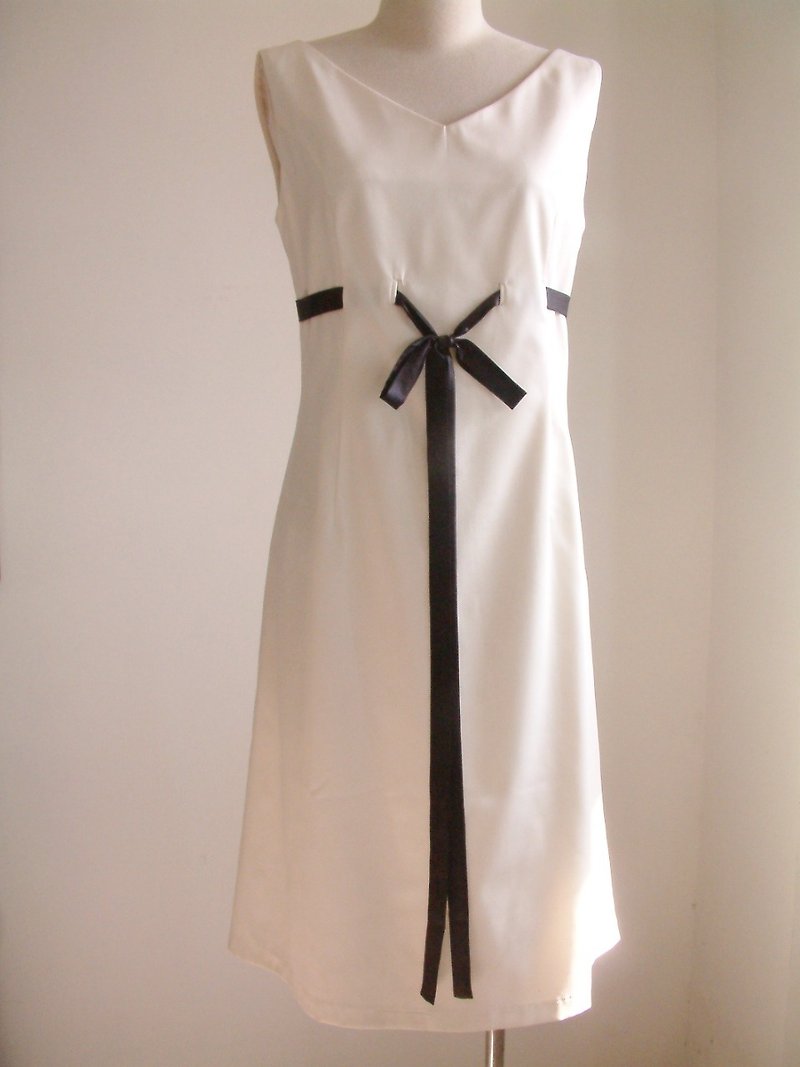Thin High Waist Ribbon Dress-Beige - ชุดเดรส - วัสดุอื่นๆ ขาว
