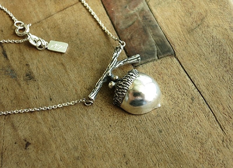 "Acorn" handmade sterling silver pendant - สร้อยคอ - โลหะ สีนำ้ตาล