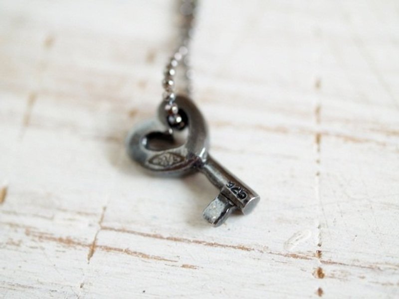 小さなキーあなたmind- [キー]ミニ愛を開き、925スターリングシルバーのネックレスを行うために♥バレンタイン♥OldNew Lady-レトロ手 - ネックレス - 金属 ブラック