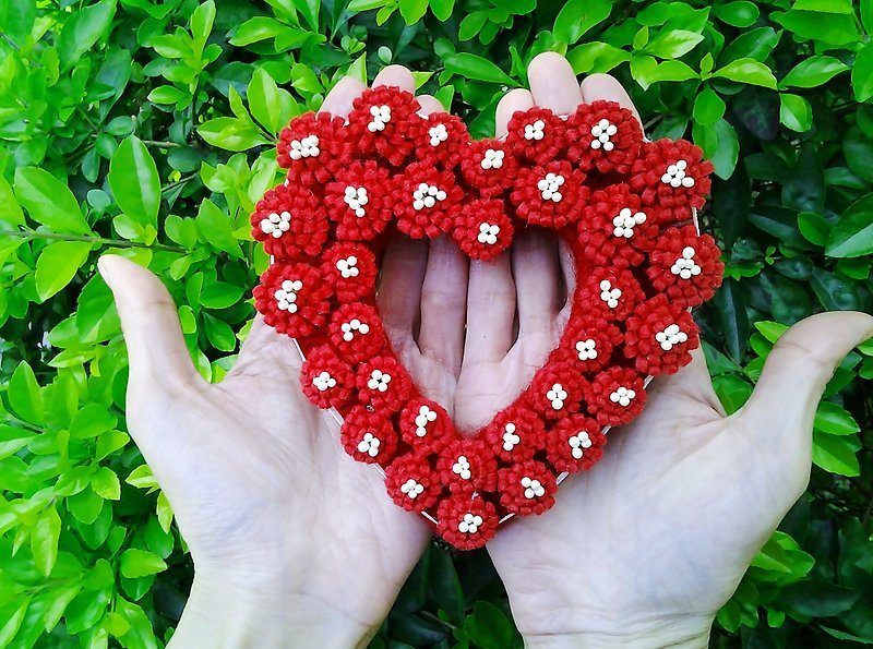 MFP情人節滿滿的心意紅色心型手工毛氈花朵小花圈吊飾 - 牆貼/牆身裝飾 - 其他材質 紅色
